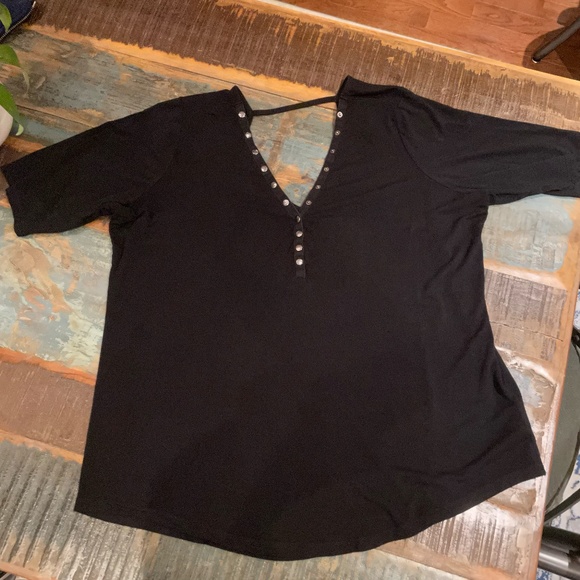 TORRID Super Soft Snap Detail Henley Top EUC - Picture 3 of 11